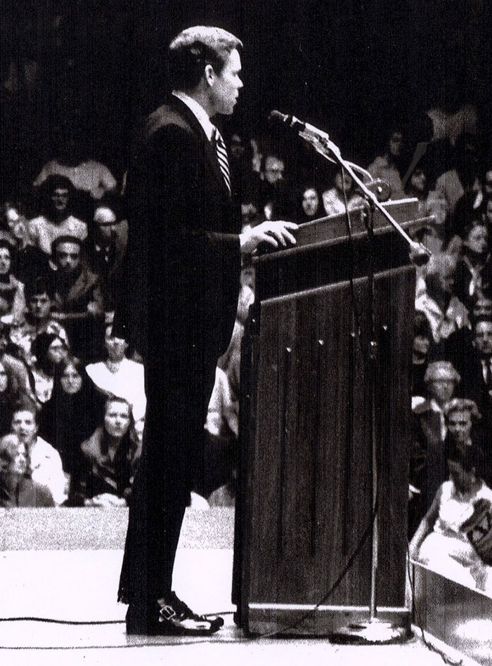 Dick Henning at first celebrity forum